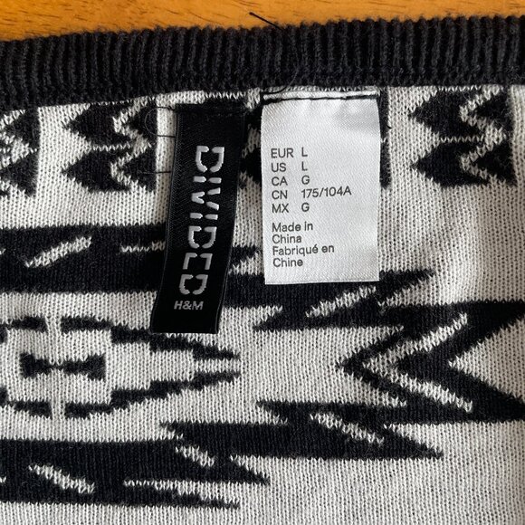 Size Large H&M Divided Aztec waterfall cardigan - Picture 7 of 10
